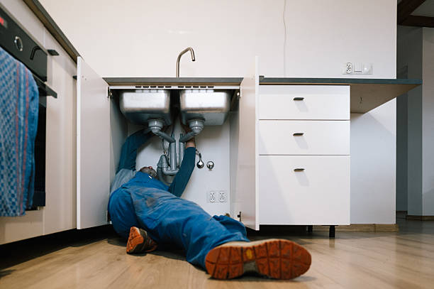 Professional Emergency Plumber technician working in Vails Gate, NY